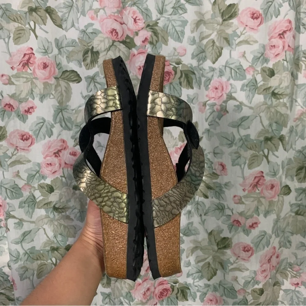 BIRKENSTOCK - Birki’s Sylt metallic green embossed criss cross sandals